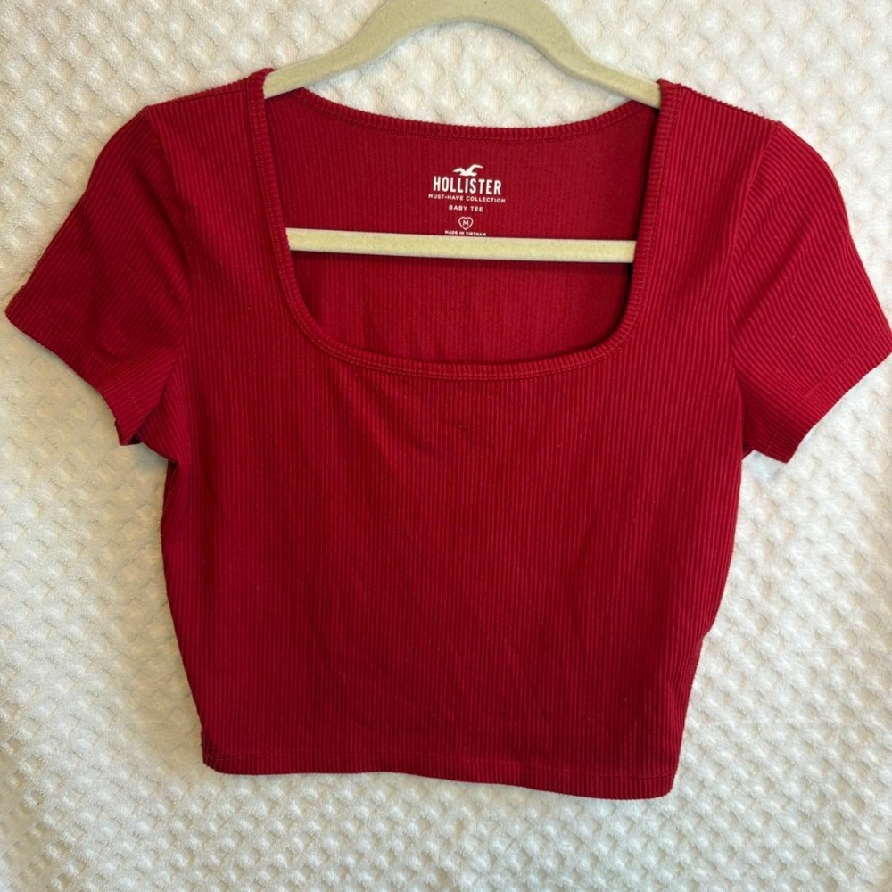 Hollister Red Ribbed Baby Tee Crop Top | Women's Medium